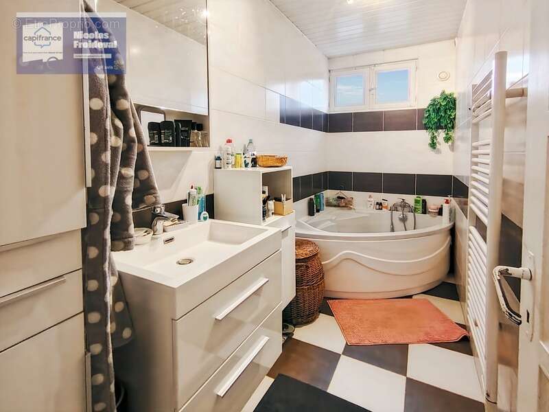 Maison à LONS-LE-SAUNIER