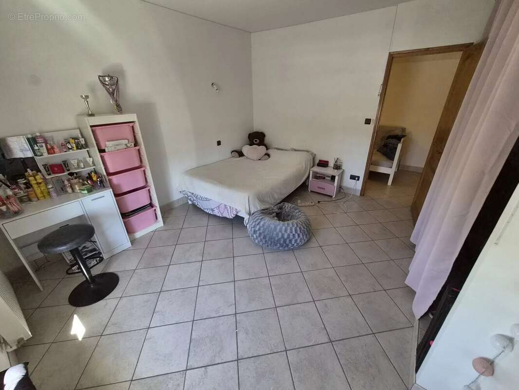 Fermette entierement renovee de 190 m2 sur un terrain de 5200 m2 avec piscine - photo 8