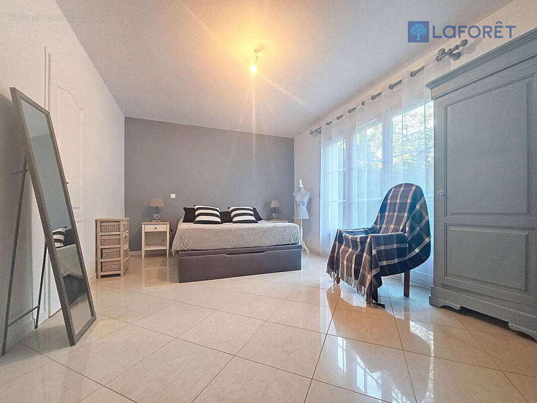 Maison à COUTEVROULT