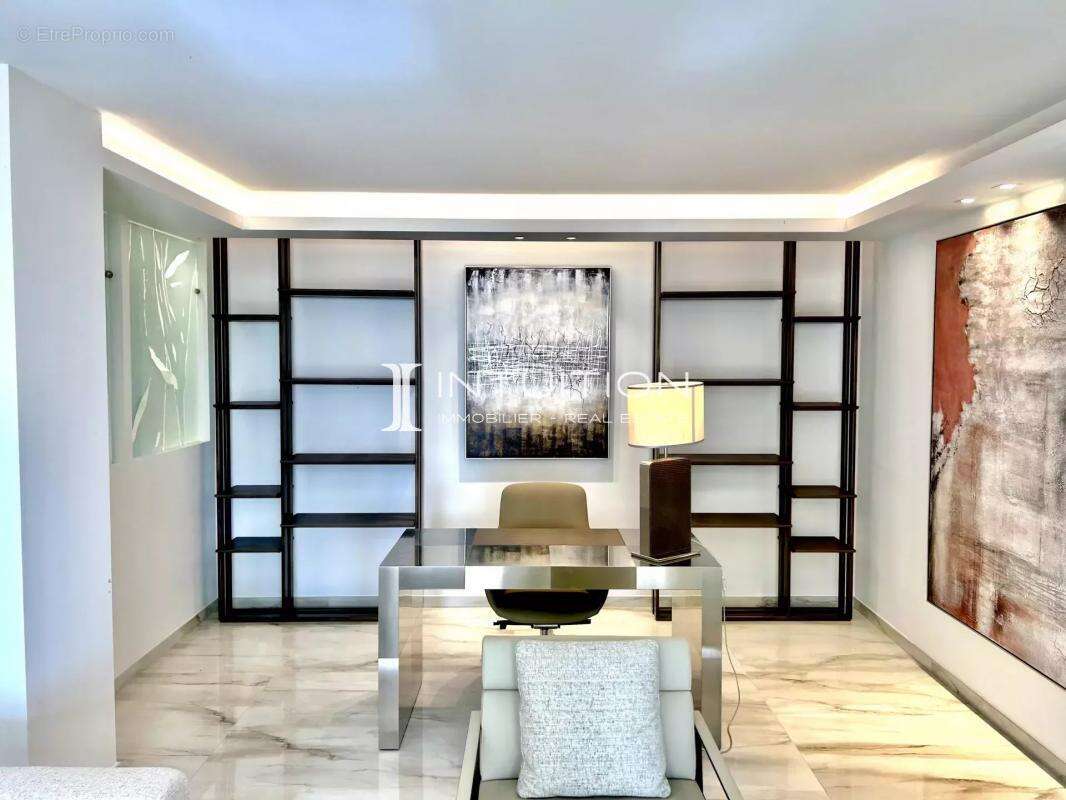 Cannes - Croisette : Magnifique appartement 3 pièces avec vue mer dans une résidence de renom - photo 5