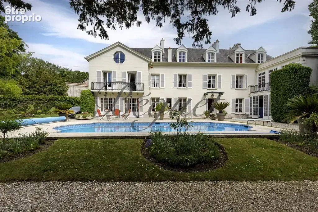 Louveciennes (78430), Yvelines – Propriété de caractère de 600 m² avec parc de 4 000 m², piscine et dépendances - photo 3