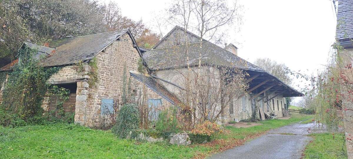 Maison à SAINT-LEONARD-DES-BOIS