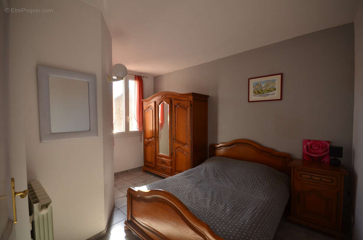 Appartement à LES SALLES-SUR-VERDON