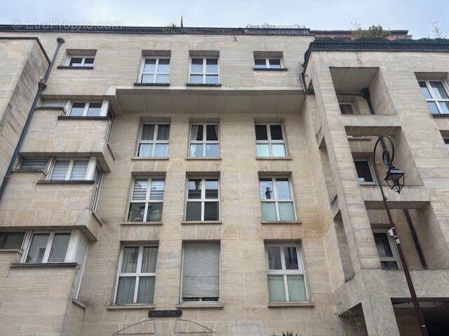 Appartement à CHARENTON-LE-PONT