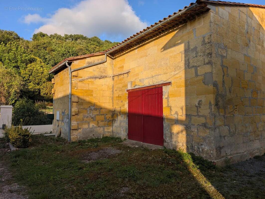 Photo 1 - Parking à TABANAC