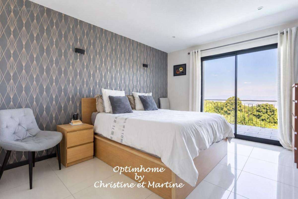 Orcines : maison contemporaine avec piscine – 192 m² – 4 chambres – terrain 715 m² - photo 8