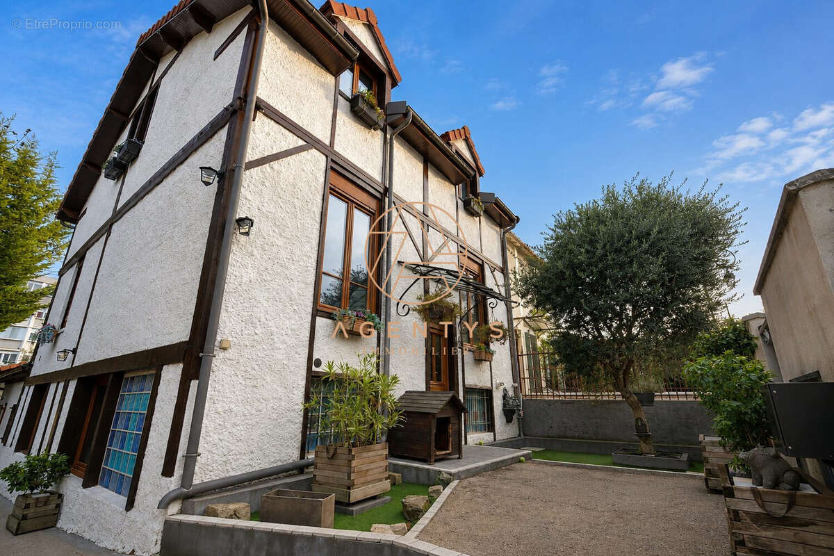 Maison à CHAMPIGNY-SUR-MARNE