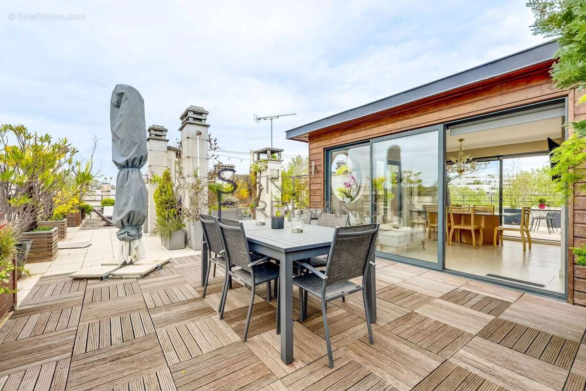 Appartement à NEUILLY-SUR-SEINE