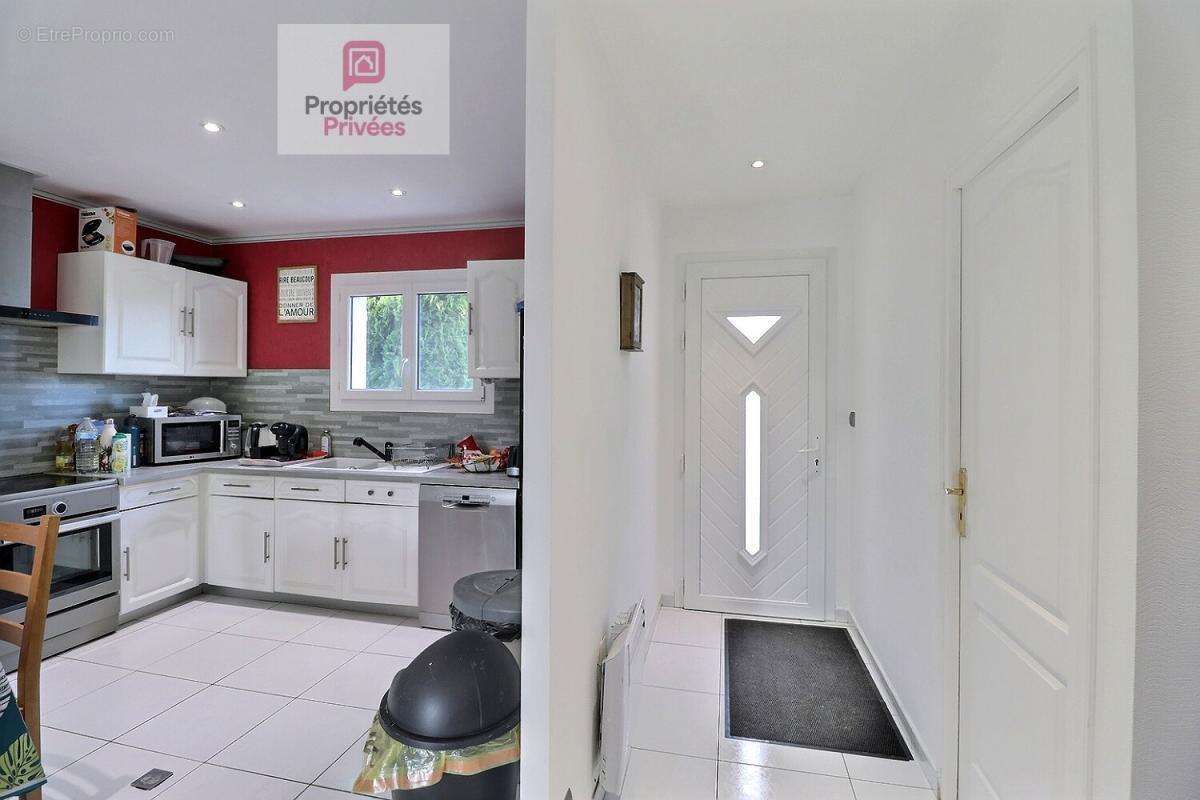 Maison 5 pièces de 106 m2 - 4 chambres - Garage - Terrasse plein sud - 3 places privatives dans la propriété -cabanon de jardin- - photo 5