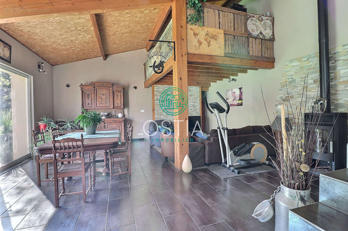 Maison à SAINT-PAUL-EN-JAREZ