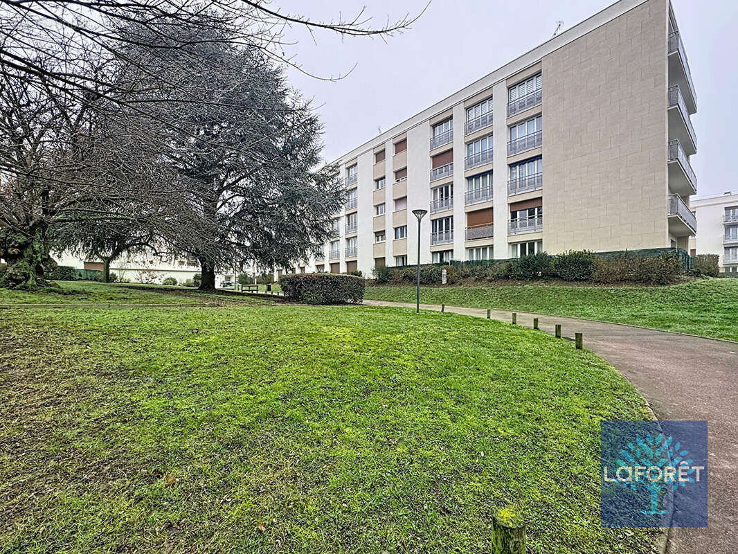Appartement à CHILLY-MAZARIN