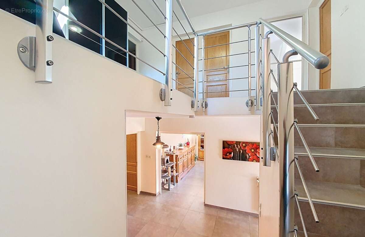 A 10min de CHAMBERY sur NOVALAISE Villa d’architecte 7 pièces de 220 m² plus T2 indépendant 50 m² sur plus de 1700m2– Idéal pour - photo 15