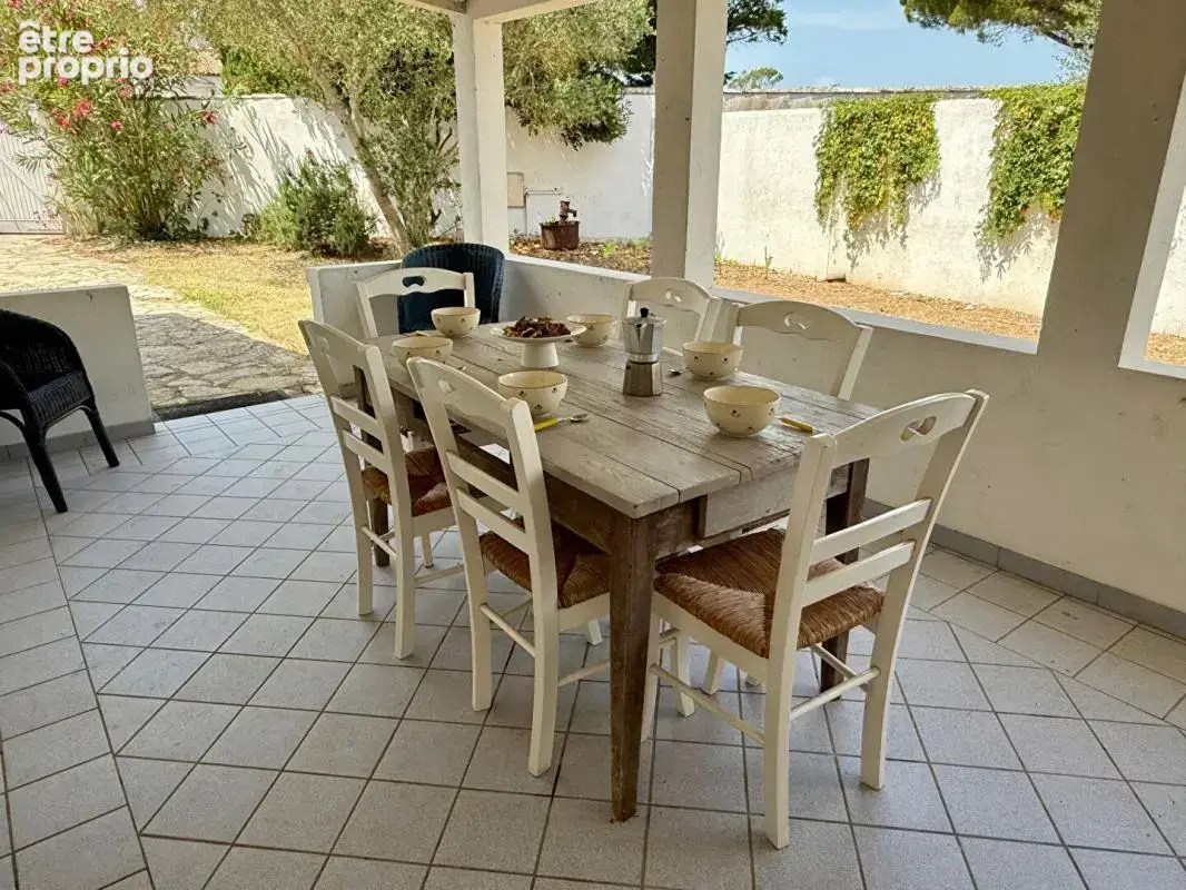 Maison au coeur du village de LOIX à 5 min de l'océan - 5 pièces de 121 m2 - photo 8