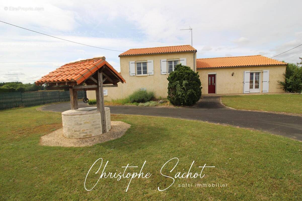 Photo 1 - Maison à FRONTENAY-ROHAN-ROHAN