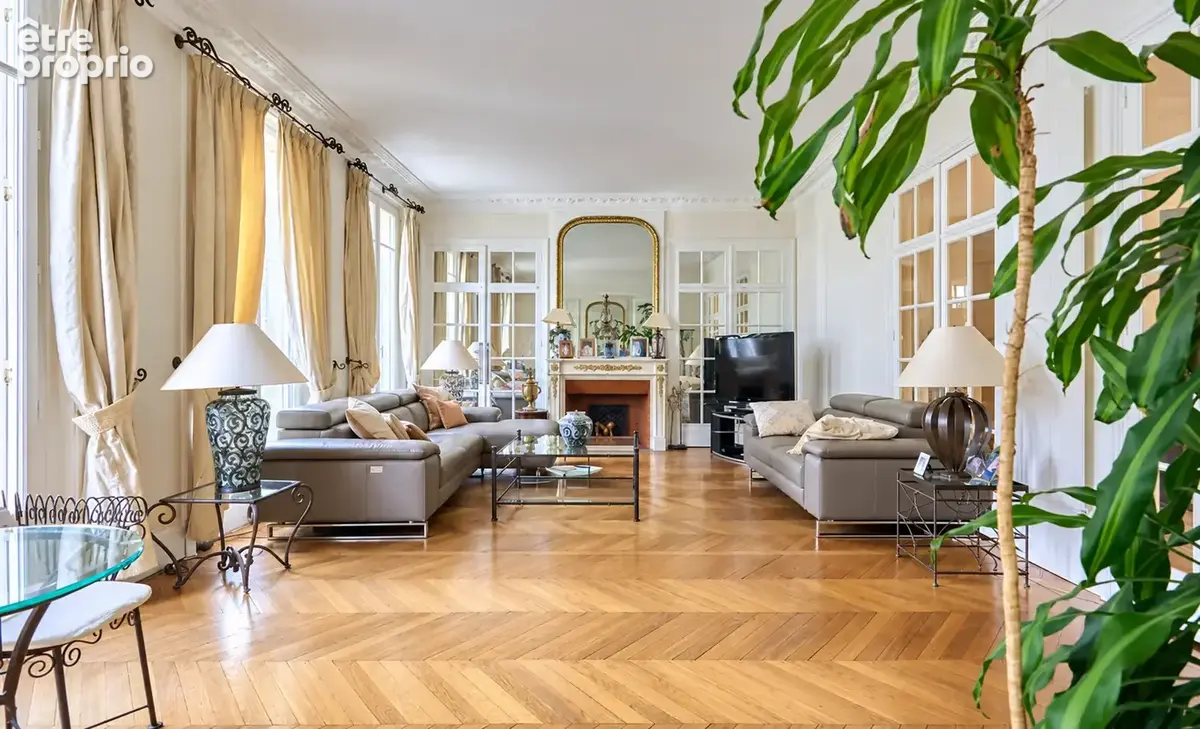 Appartement à PARIS-16E