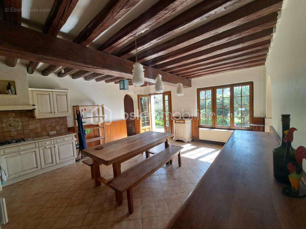 Propriété de Caractère sur 4,3 Hectares – Potentiel Équestre - photo 3