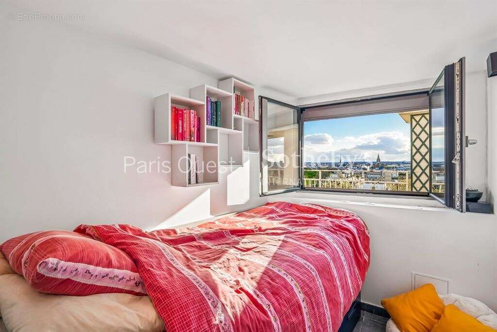 Appartement à NEUILLY-SUR-SEINE