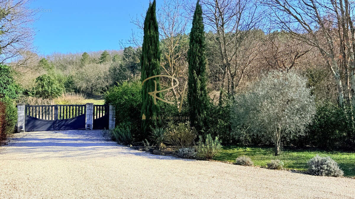 Villa lumineuse avec piscine et grand terrain   cadre nature proche Barjac - photo 8