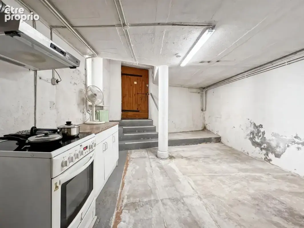 LIVRON - À Vendre maison de village de 191 m² à fort potentiel - beaux volumes - photo 8