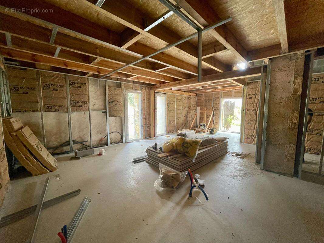 Maison Civrac De Blaye 4 pièce(s) 91 m2 + Grange 200 m2 - photo 4