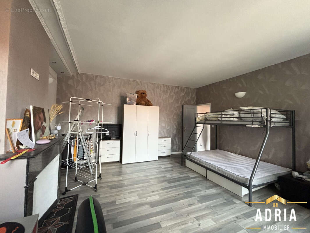 Appartement 400 m² à Luneville  - photo 5