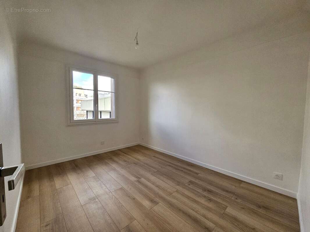 chambre - Appartement à ROMAINVILLE