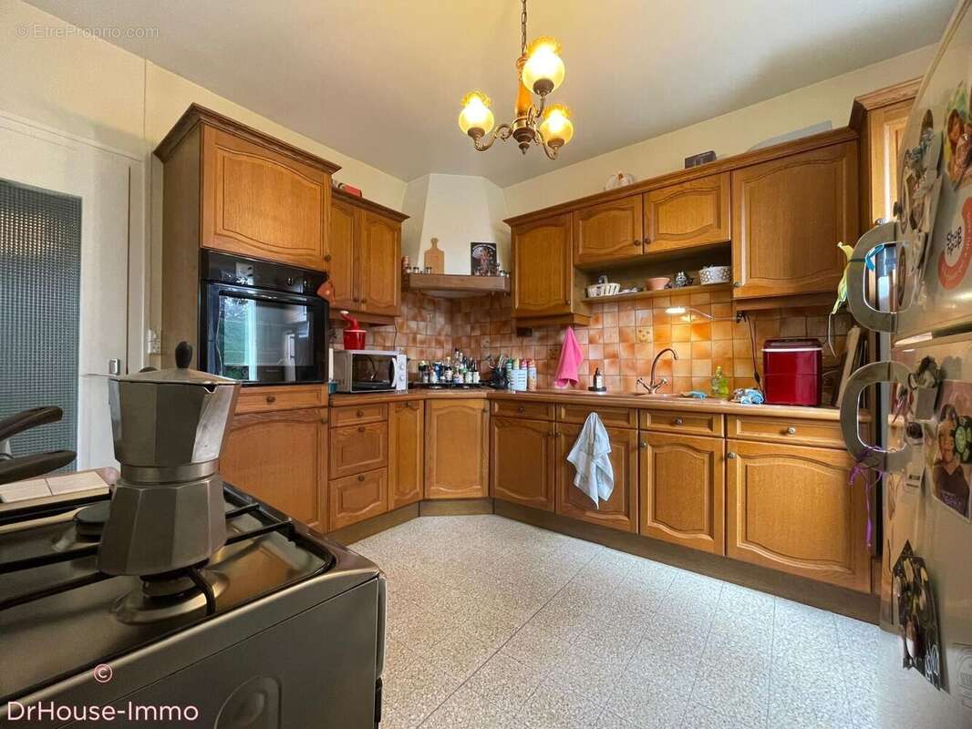 Maison à SAINTE-GENEVIEVE-DES-BOIS