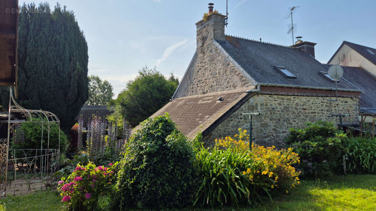 Jolie maison en pierre de type F3 en coeur  de bourg! - photo 2