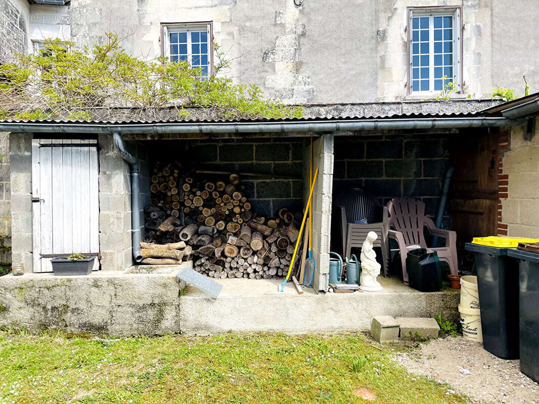 Longère en pierre 180 m² avec dépendances / Charme de l'ancien à Cussay - photo 18
