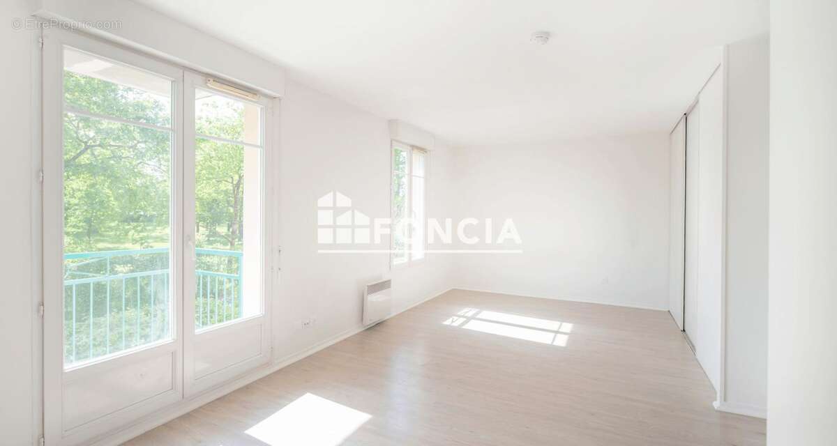 Appartement à SAINT-JEAN-DE-BRAYE