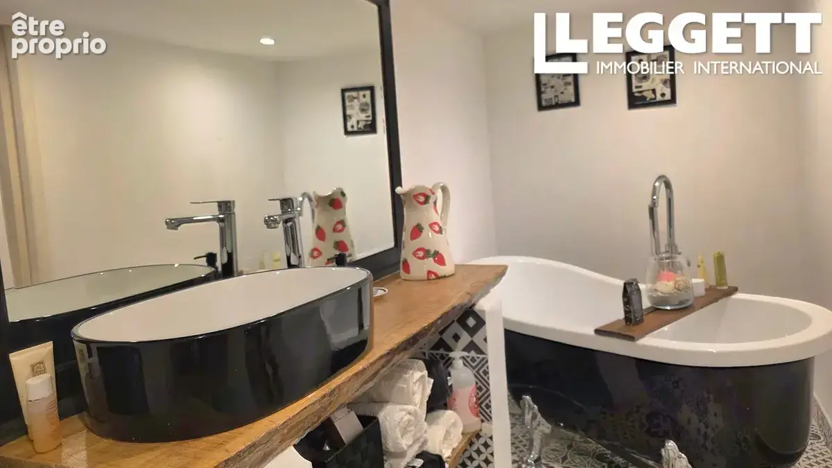 Charmante maison en pierre avec 3 chambres, 2 salles de bains, grange attenante et jardin, à 2 km de Lesterps - photo 8