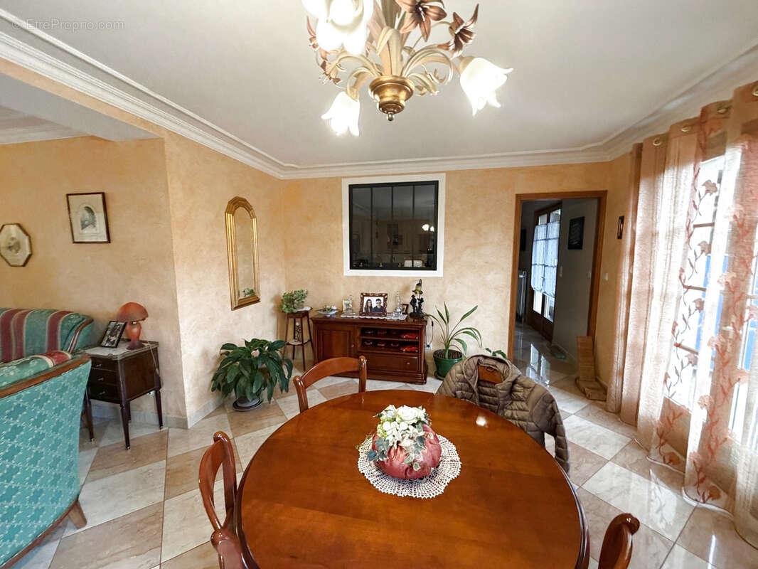 Maison à MAGNY-LES-VILLERS