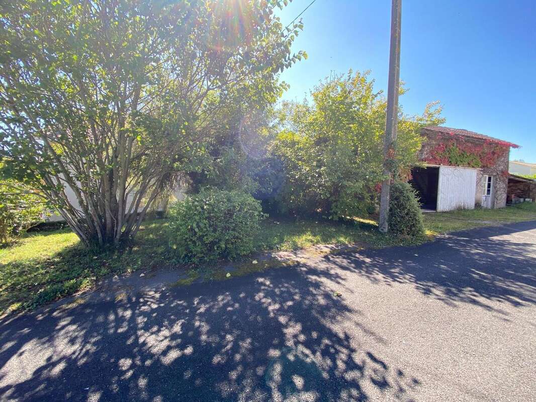 Photo 2 - Maison à MAGNAC-SUR-TOUVRE