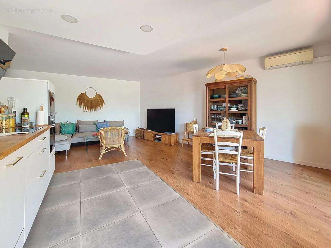 Appartement à SAINT-LAURENT-DU-VAR