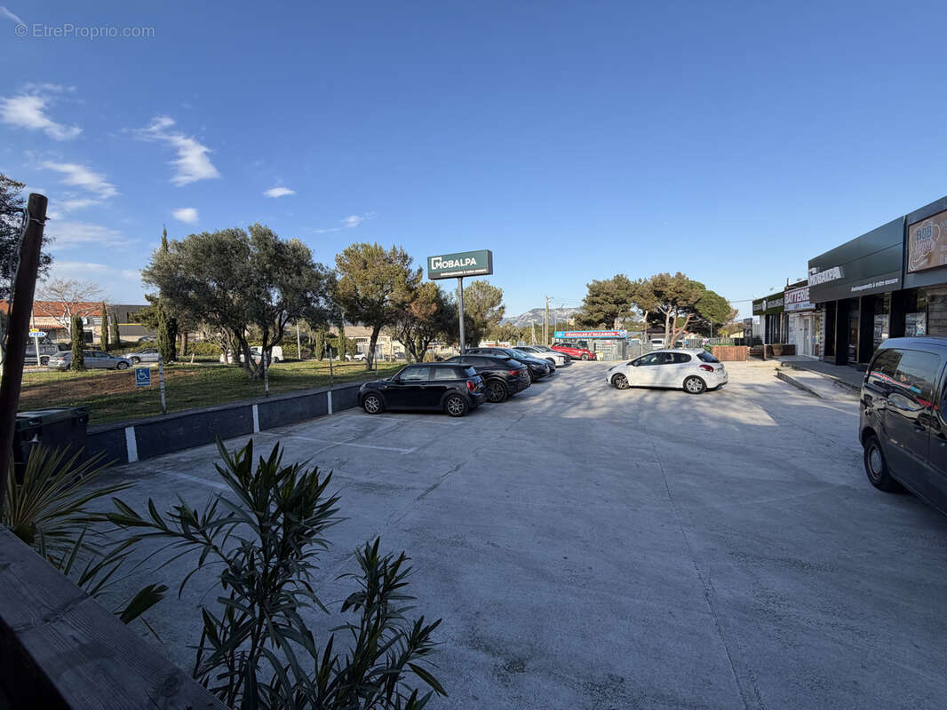 Commerce à SIX-FOURS-LES-PLAGES