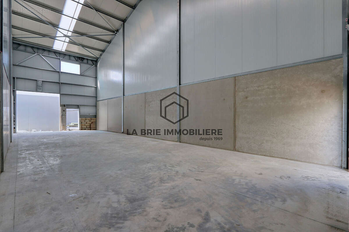 Commerce à BRIE-COMTE-ROBERT