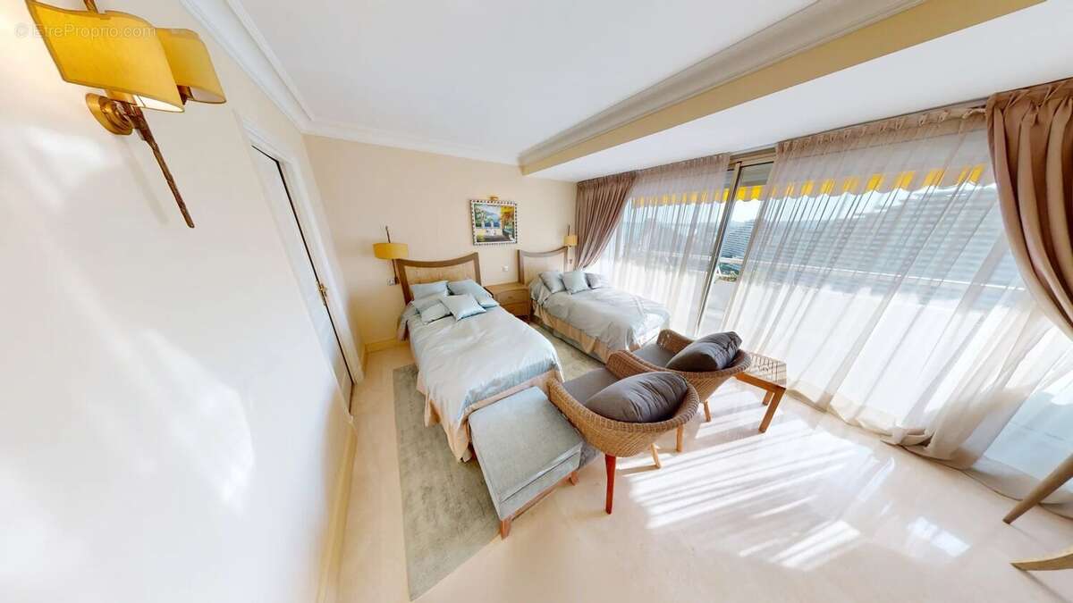 Appartement à VILLENEUVE-LOUBET