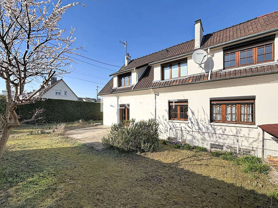 Maison à SAINT-ETIENNE-DU-ROUVRAY
