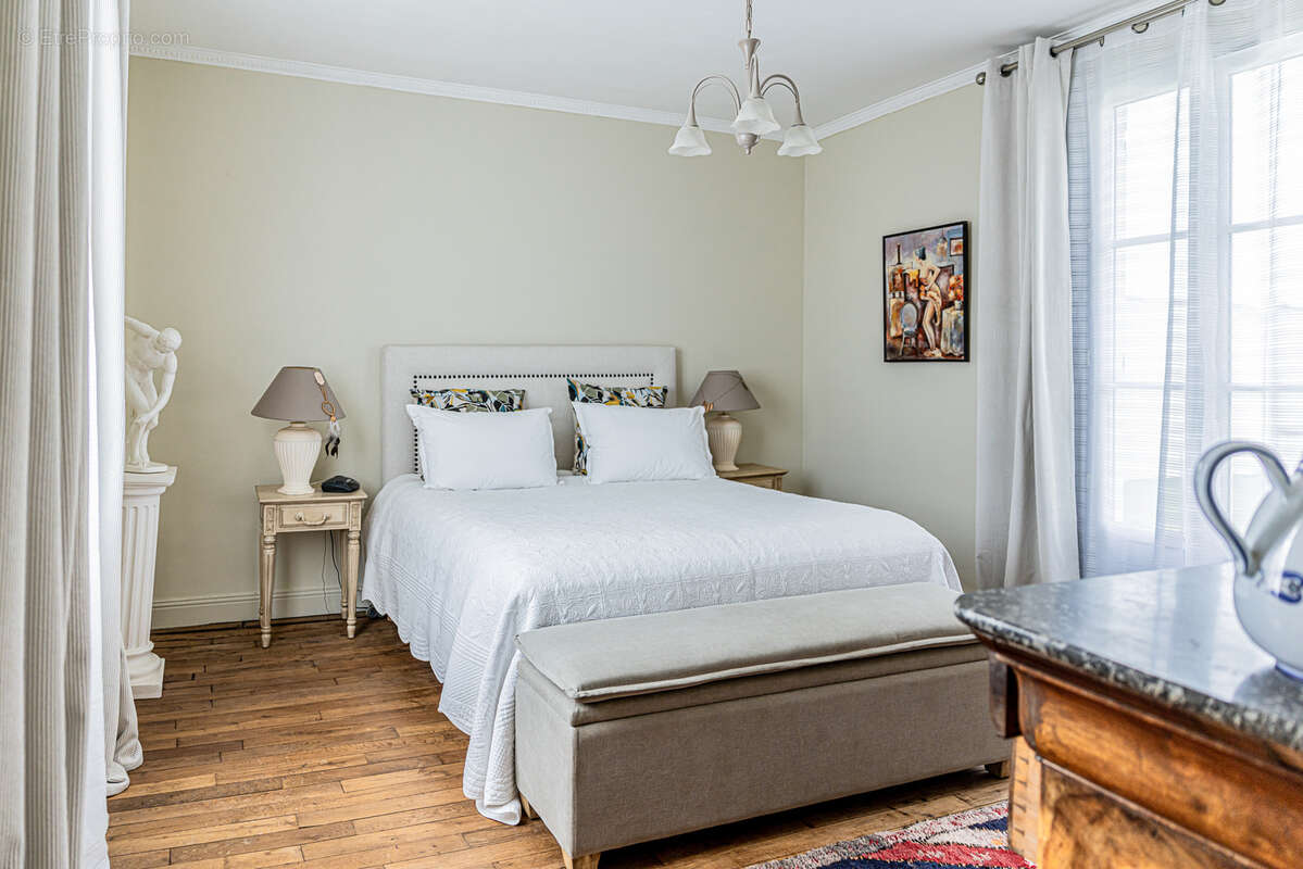 Maison à SAINT-PRYVE-SAINT-MESMIN