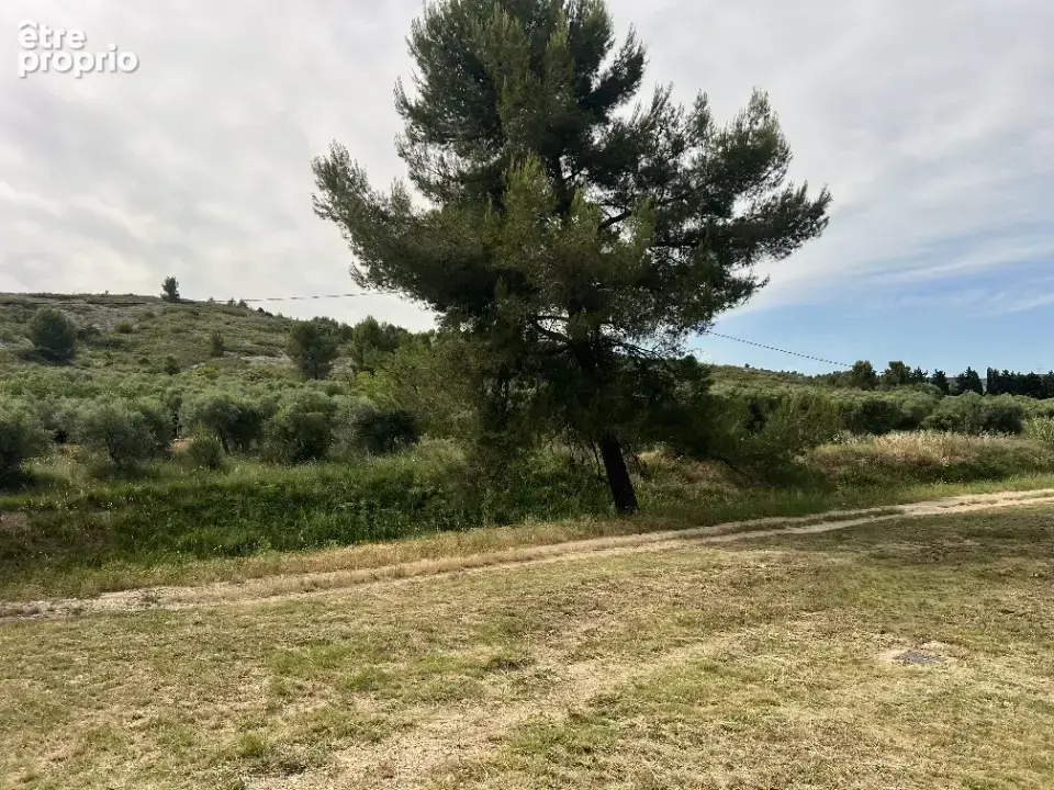 Terrain à EYGUIERES
