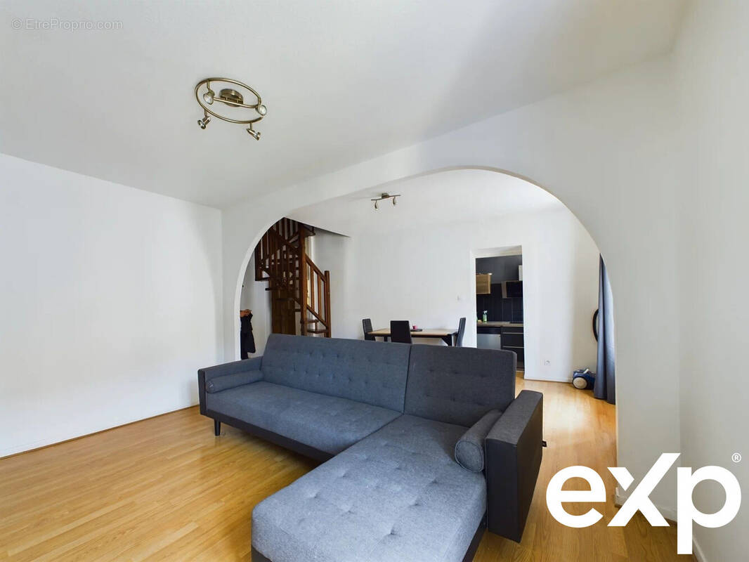 Appartement à LA TOUR-DU-PIN