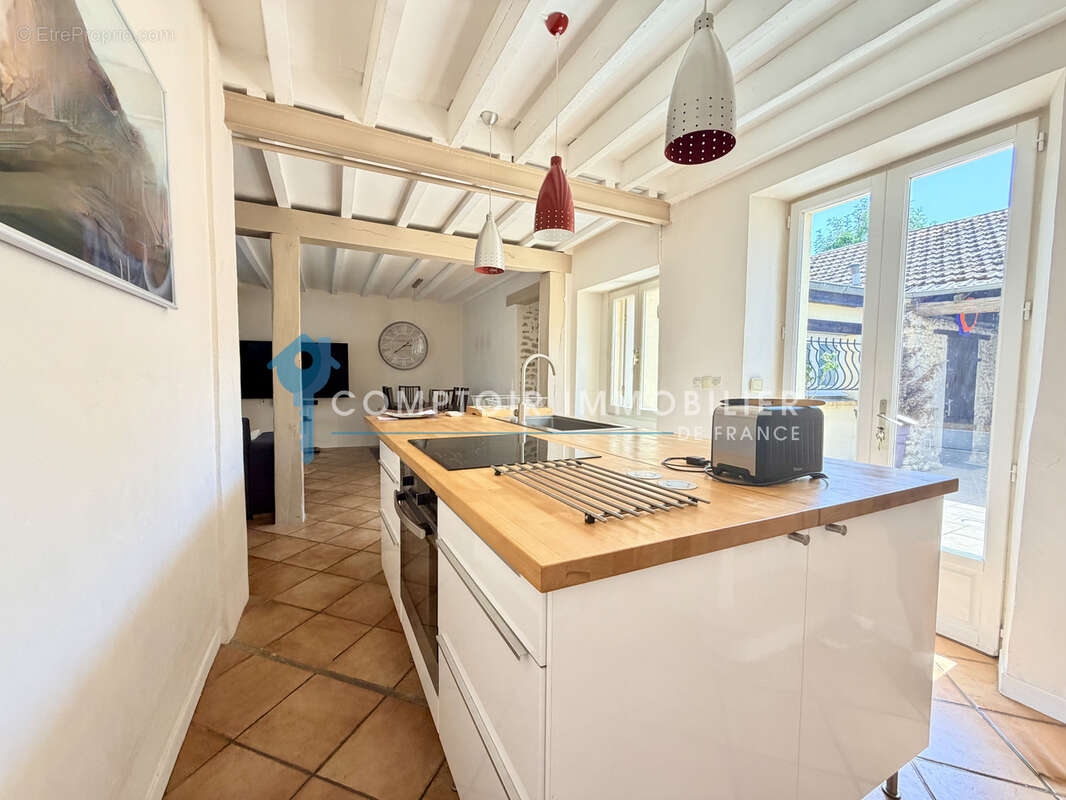 Maison 5 pièces avec jardin et dépendance - photo 4
