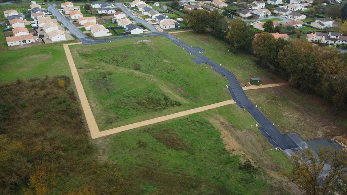DERNIÈRE CHANCE ! Les 16 derniers terrains à bâtir à Savigny-Lévescault - photo 7