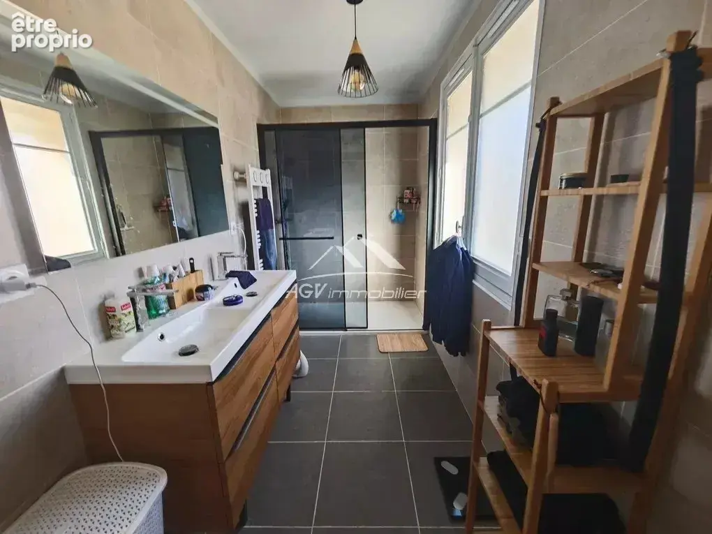 Saint-Hilaire-de-Brethmas, maison de plain-pied avec deux garages - photo 12