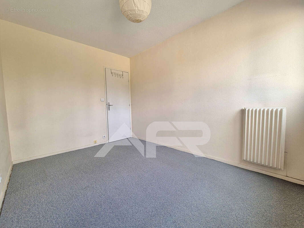 2 pieces a renover avec balcon - photo 2