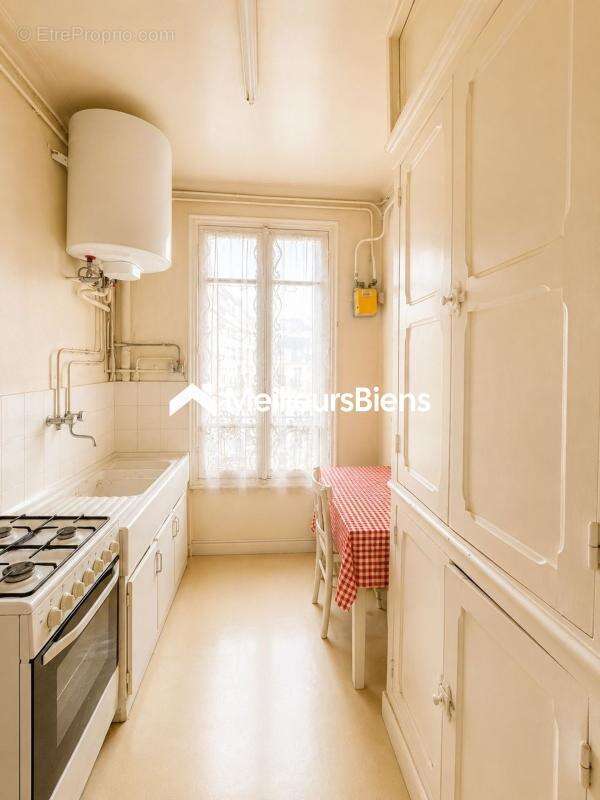 Appartement à CHARENTON-LE-PONT