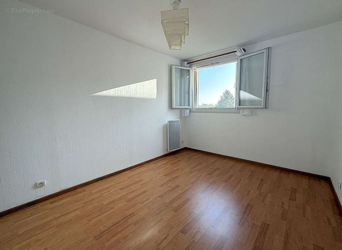 Appartement à MONTIGNY-LE-BRETONNEUX