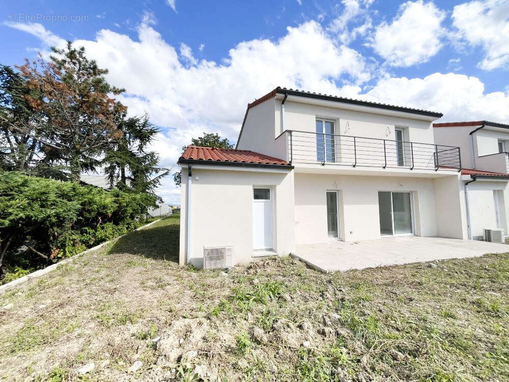 Maison à SAINT-BEAUZIRE