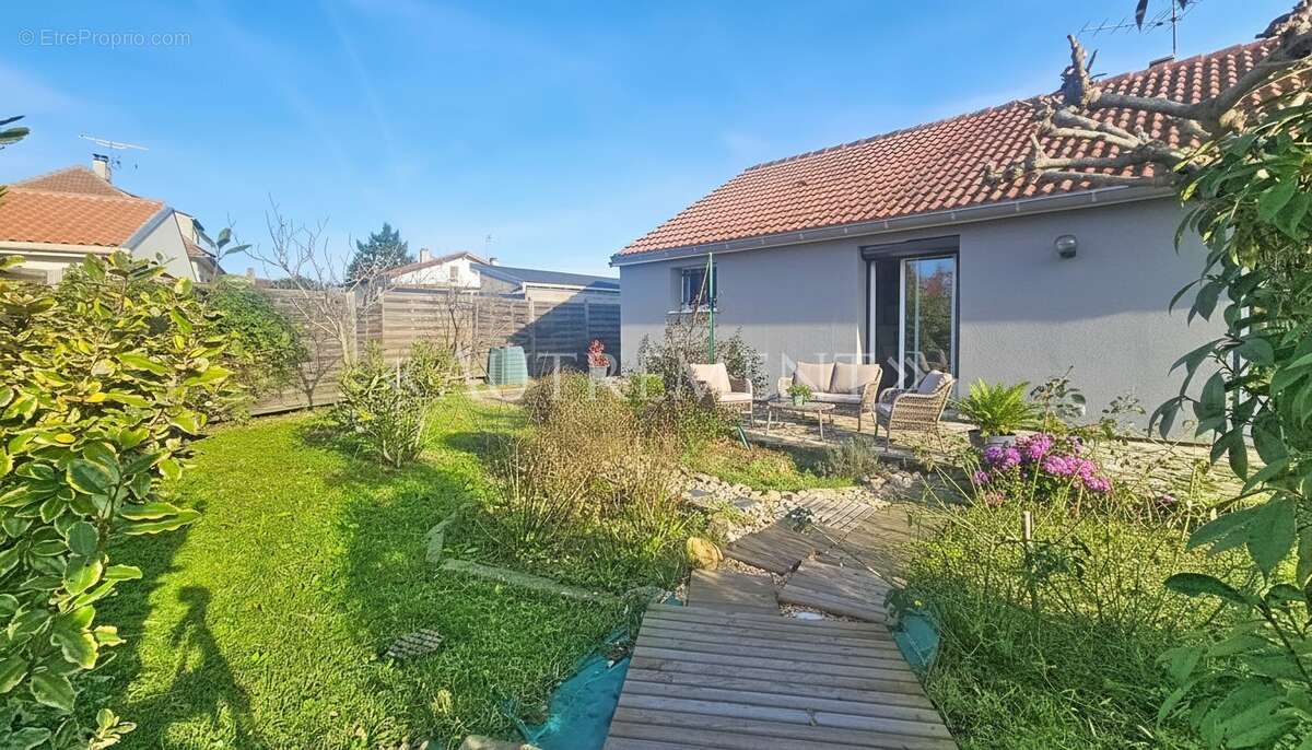 Maison à SAINT-SULPICE