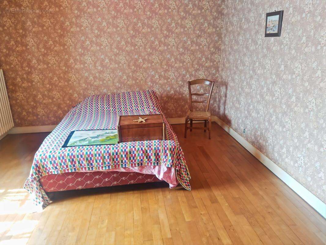 Maison avec son parc en bord de rivière - photo 9